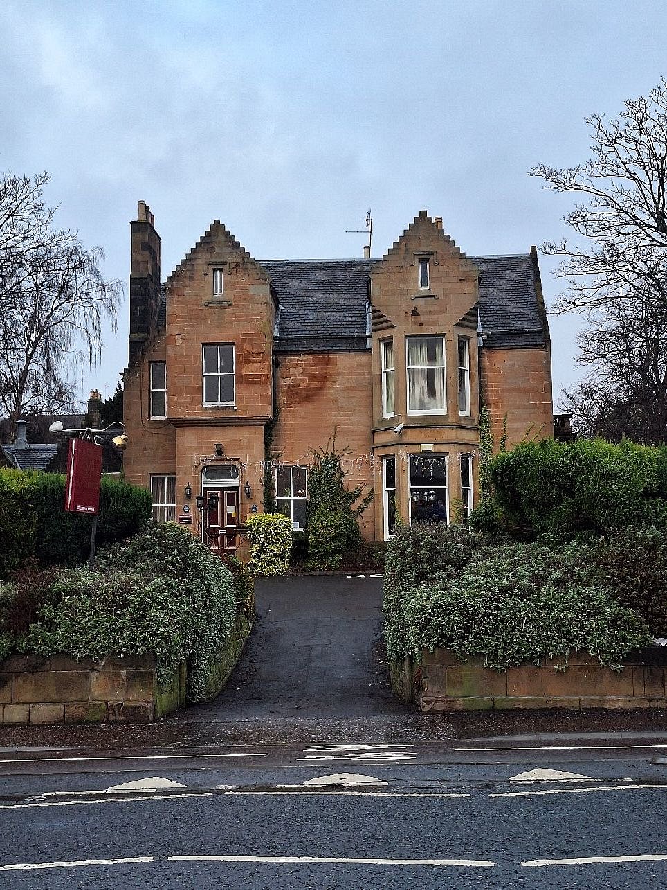 Cumberland Hotel - image 1