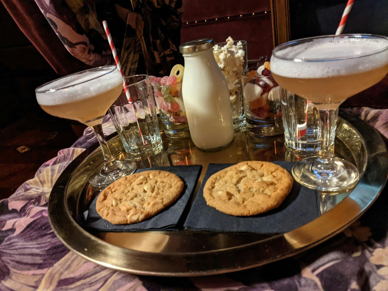 House of Gods - >M B</a>