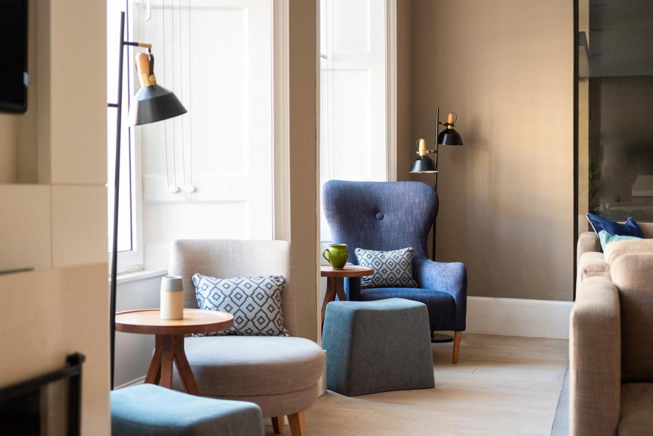Modern lounge bar in Edinburgh for intimate networking and small-group brainstorming events.