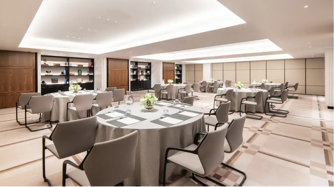 Ballroom - lad0iyphqgb.png