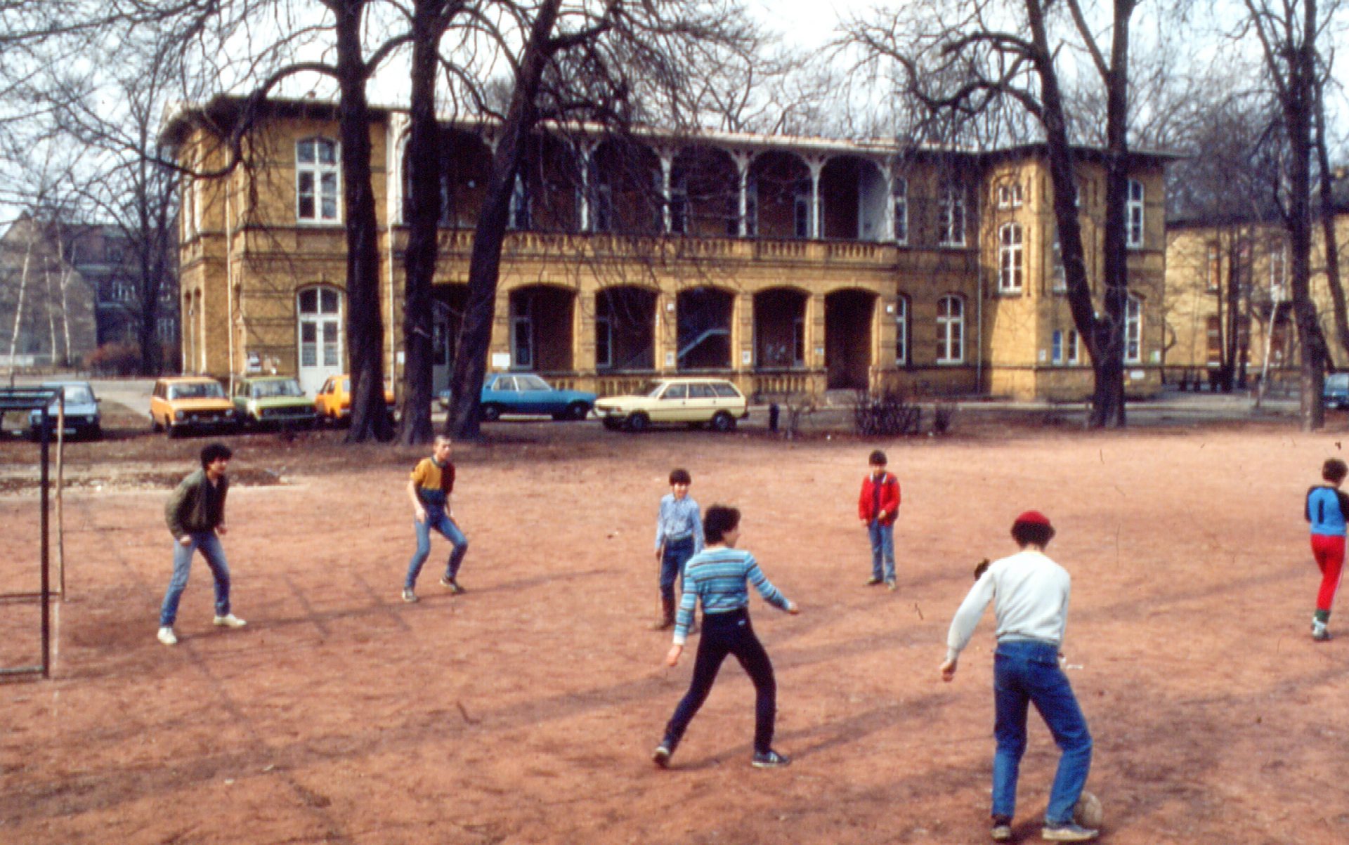 HausDrei - Kinder spielen Fußball - HausDrei e.V.