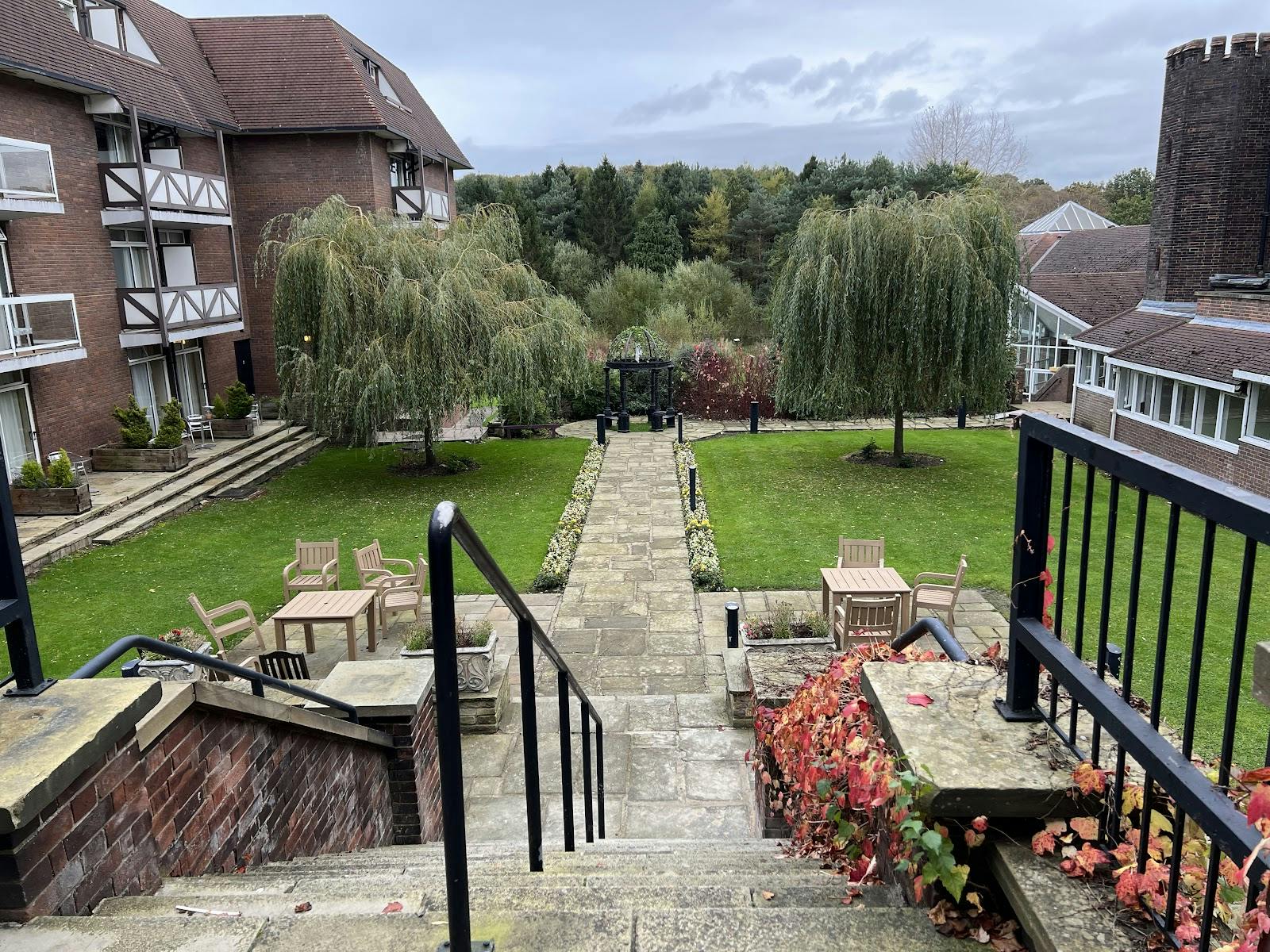 Mercure Leeds Parkway outdoor meeting space for corporate networking and small team events.