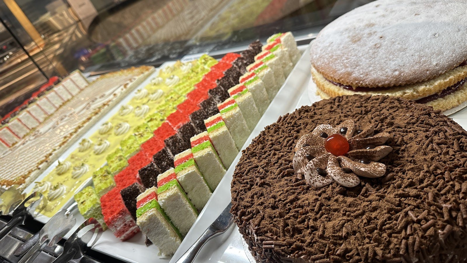 Royal Nawaab Pyramid - >Mousimali Ismaelji</a>