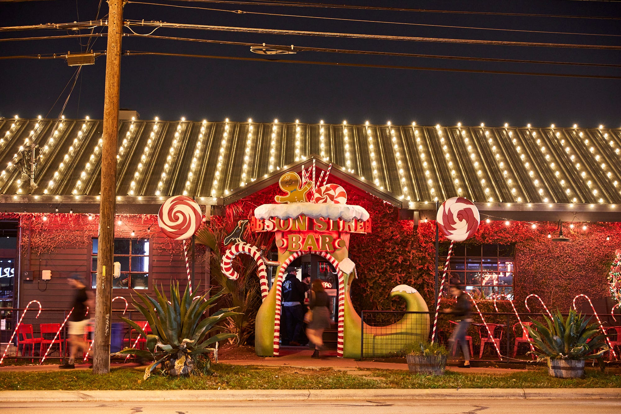 Gibson Street Bar turns into Gibson Wonderland for Christmas: photos