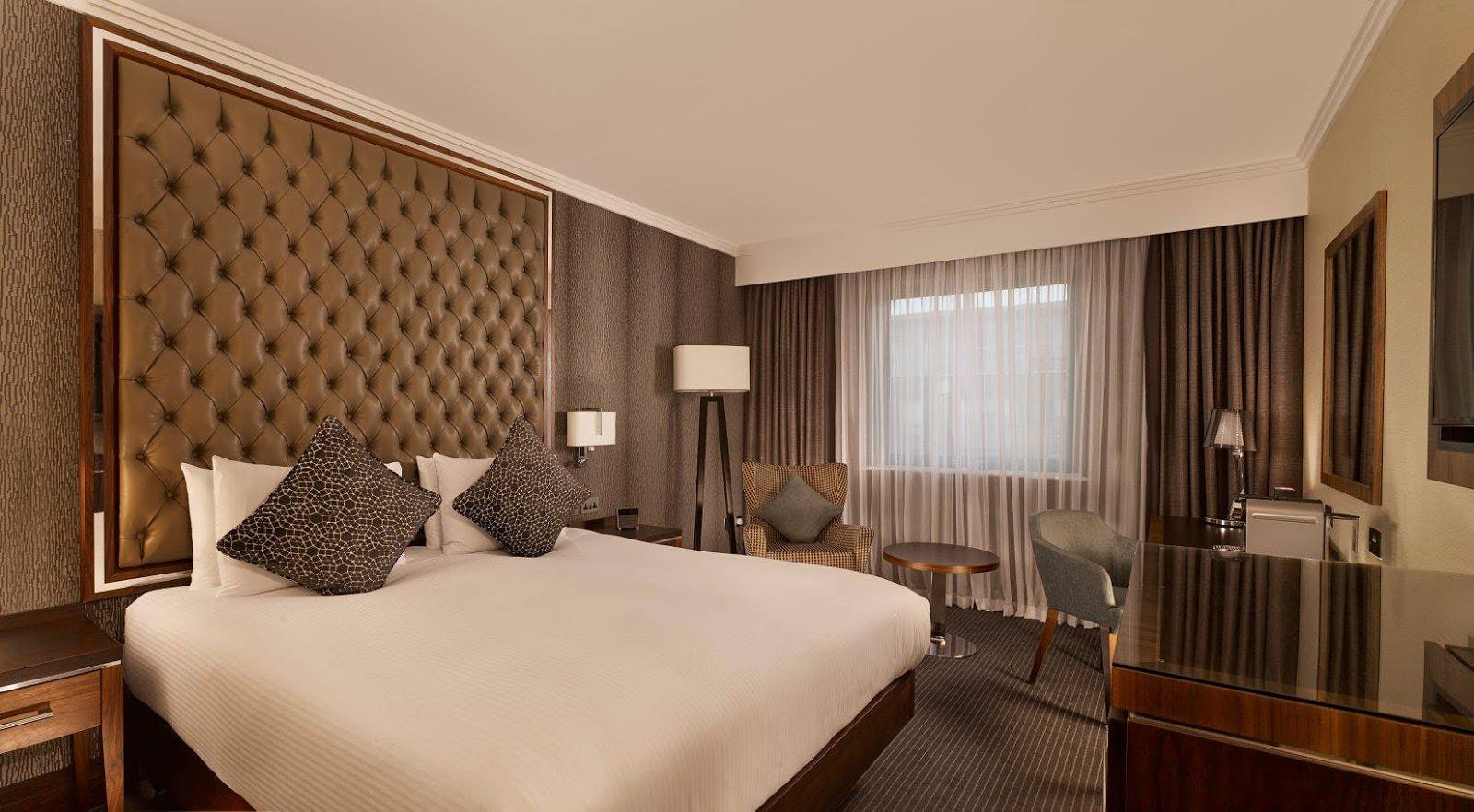 Hilton Woking - >DoubleTree by Hilton Woking</a>
