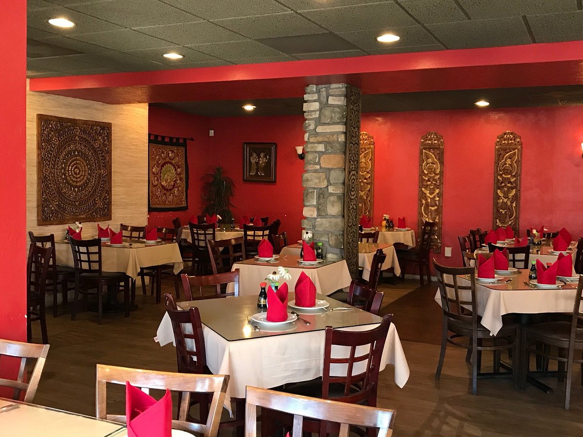 Moon Room at Bella Marie's Pizzeria: intimate restaurant space for breakout lunches and events.
