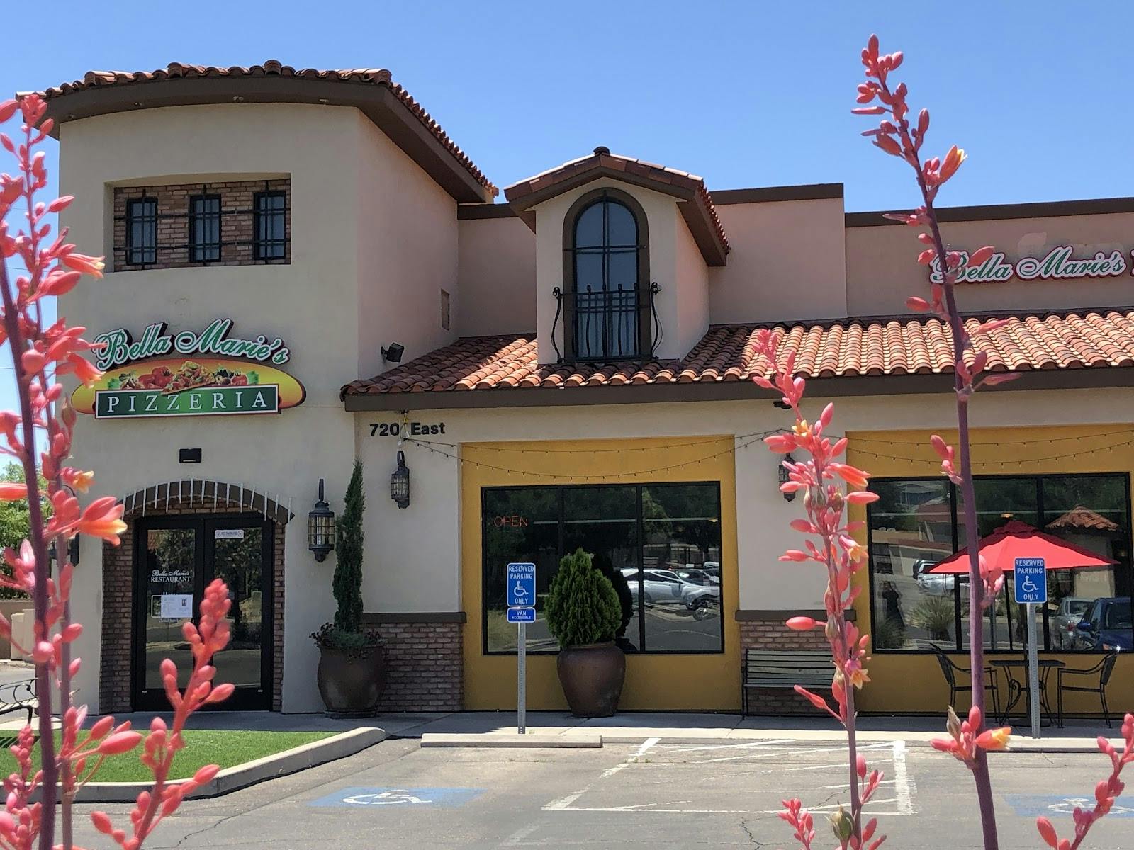 Moon Room at Bella Marie's Pizzeria: casual venue for team dinners and corporate luncheons.
