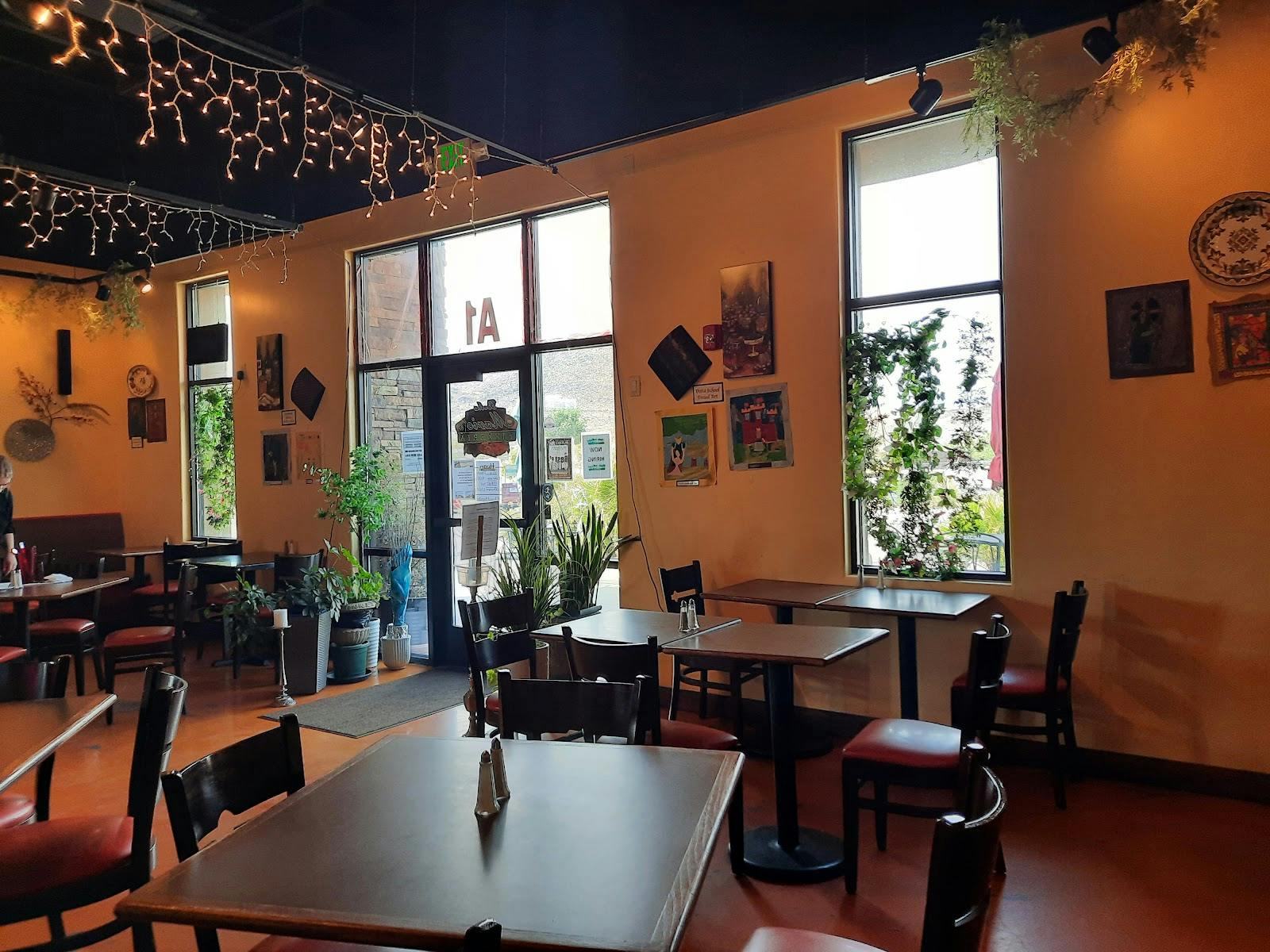 Moon Room at Bella Marie's Pizzeria: intimate venue for casual group mixers and team lunches.