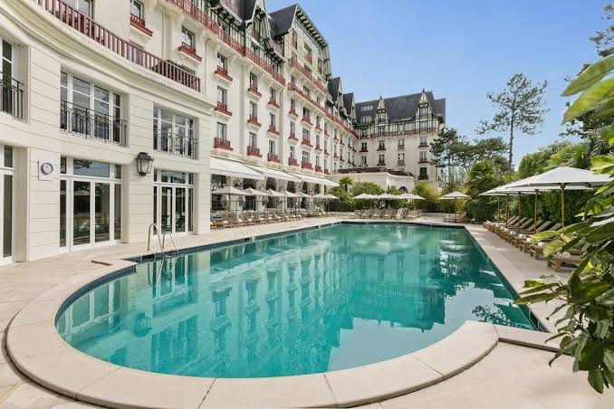 L'Hermitage - Hero Image