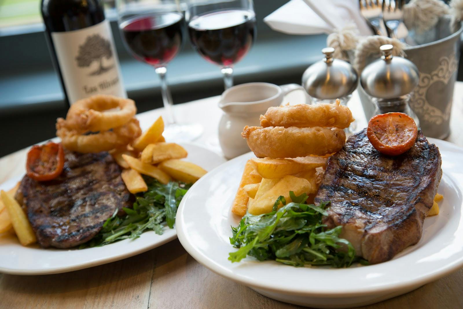 The Manor Arms - >Manor Arms</a>