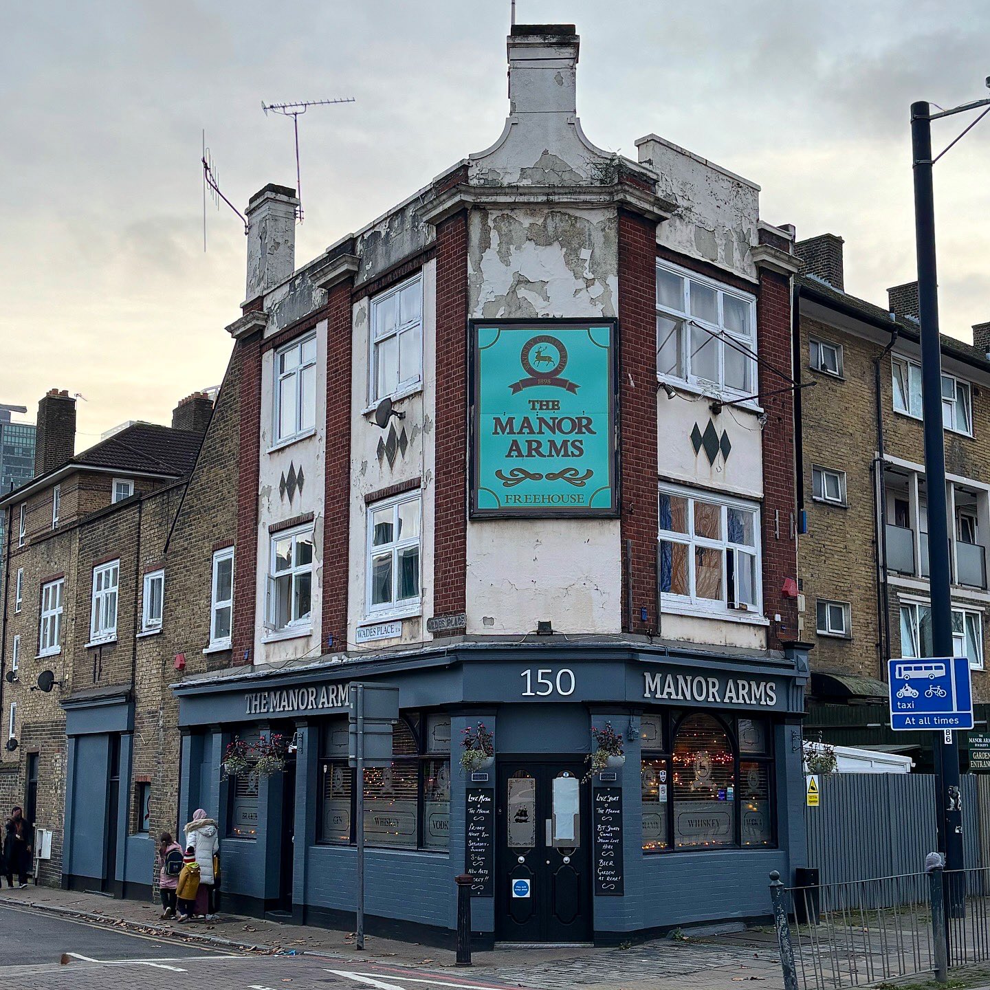 London Pub Map on X: "The Manor Arms ??150 East India Dock Rd, London E14  0BP This pub is located on busy East India Dock Road in Poplar, East London.  This pub