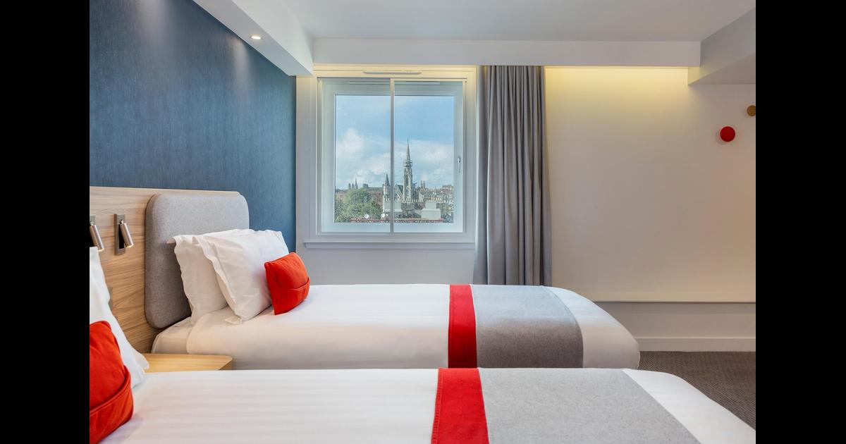 Holiday Inn Express twin guest room for conference accommodation.