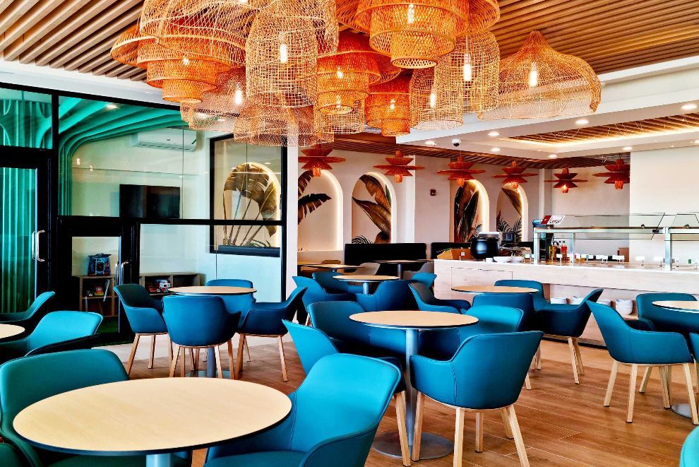 VIP ONE lounge featuring modern lighting for conference networking and small-group collaboration.
