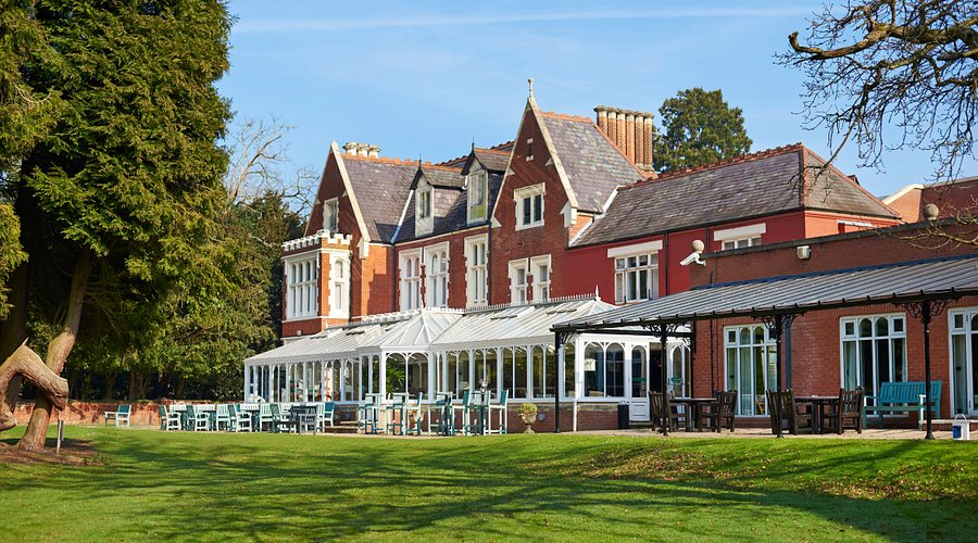 The Conservatory at St. Anne's Manor: country house venue for corporate retreats and weddings.