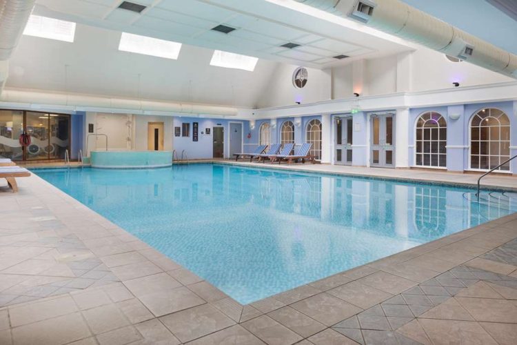 Hotel in Wokingham | DoubleTree by Hilton St Annes Manor - TiCATi.com