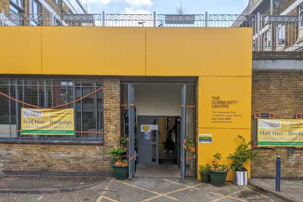 Stockwell Park Estate community hall for budget workshops and neighborhood event hire.