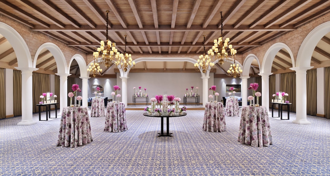 Taj Mahal, New Delhi, Delhi: 2025 Info, Photos, Reviews | Book at Hotels.com