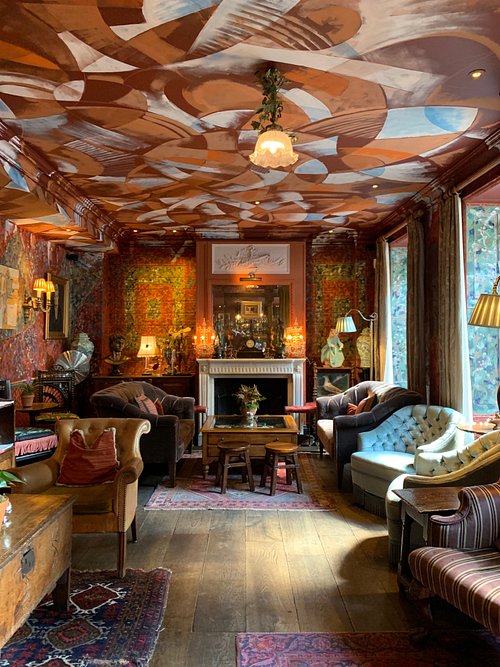Cozy cocktail lounge in The Zetter Clerkenwell, ideal for networking and meetings.