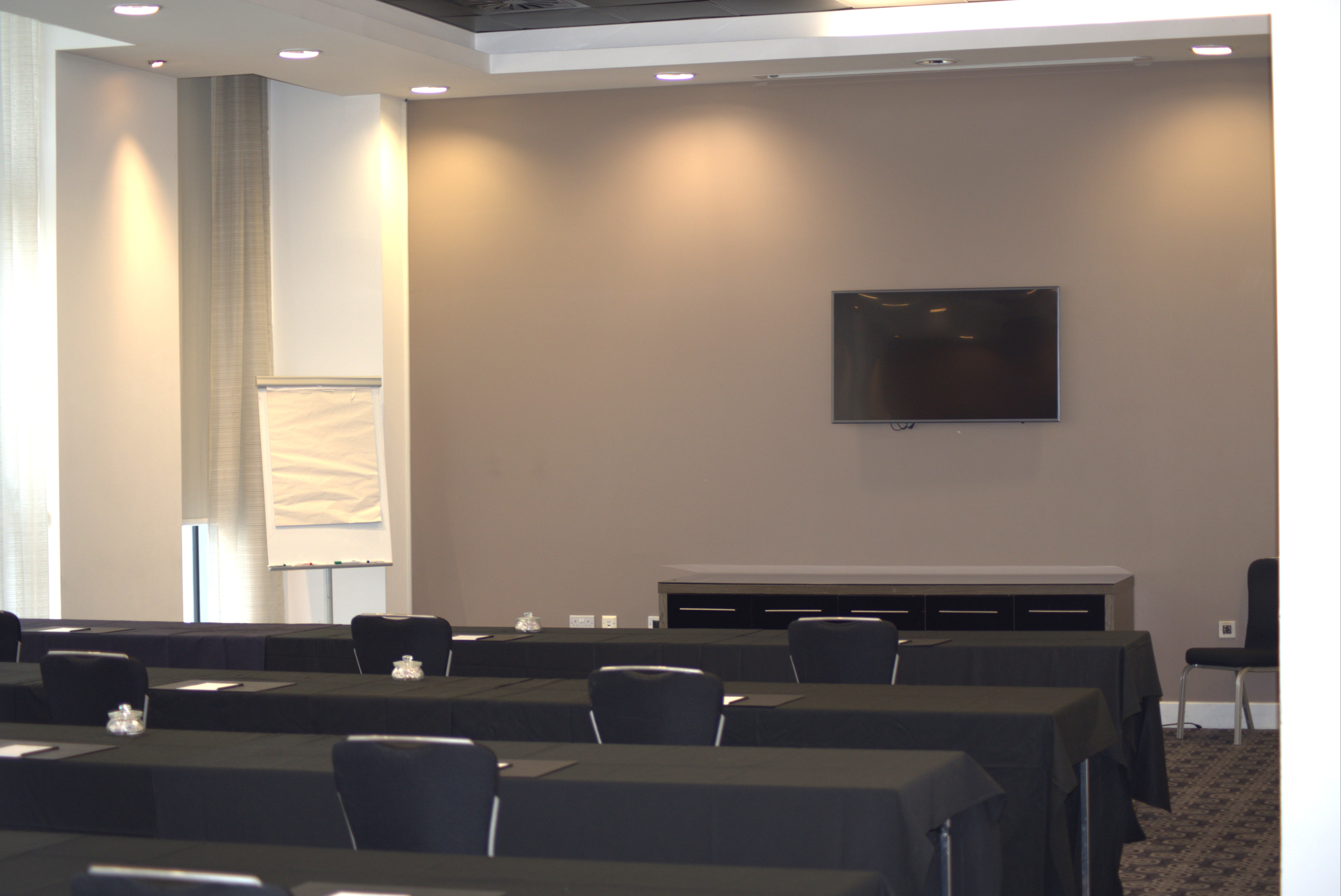 Spacious Radisson Blu meeting room in Cardiff set for corporate workshops and conferences.