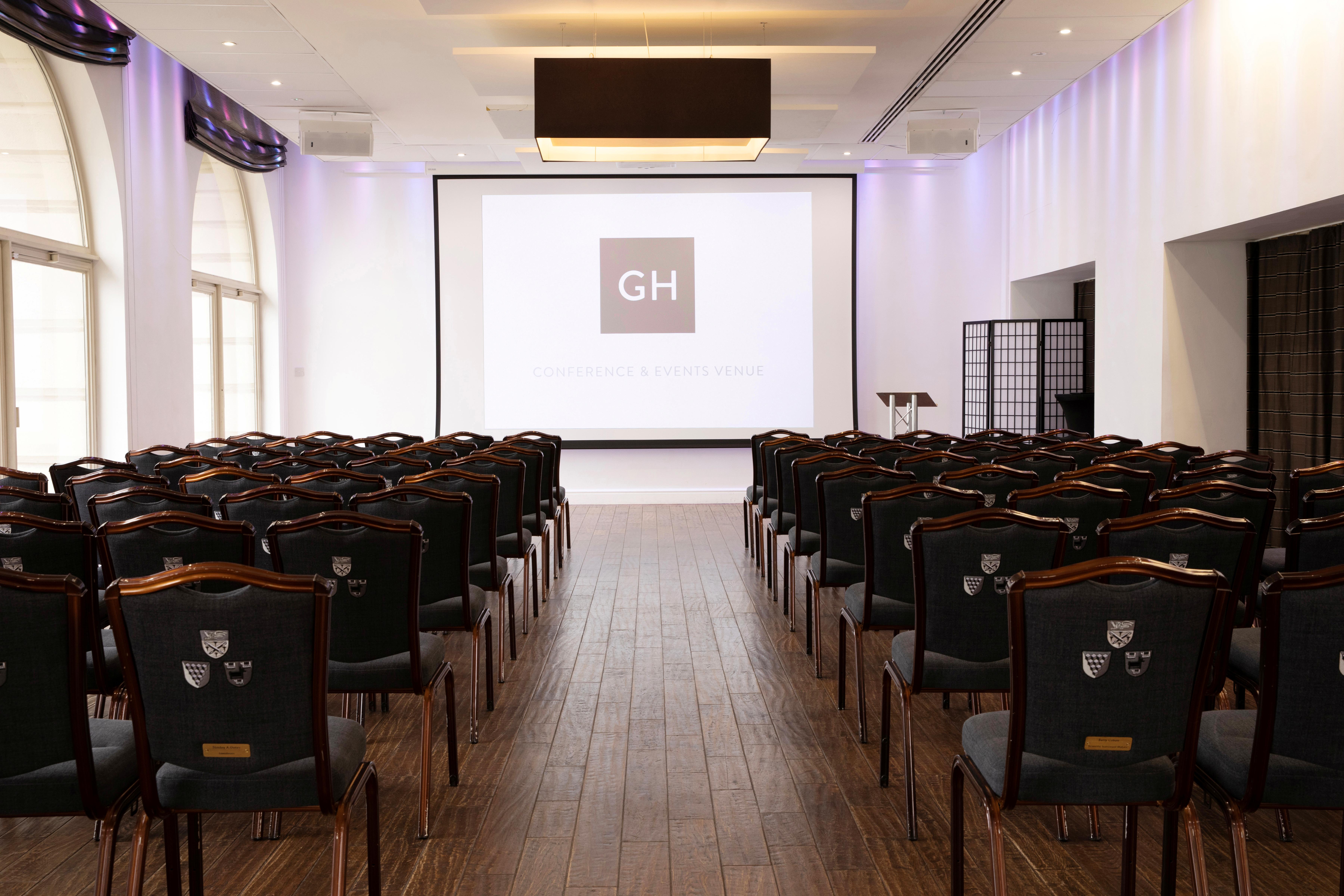 Elegant meeting space in Glaziers Hall, perfect for conferences with projector screen.