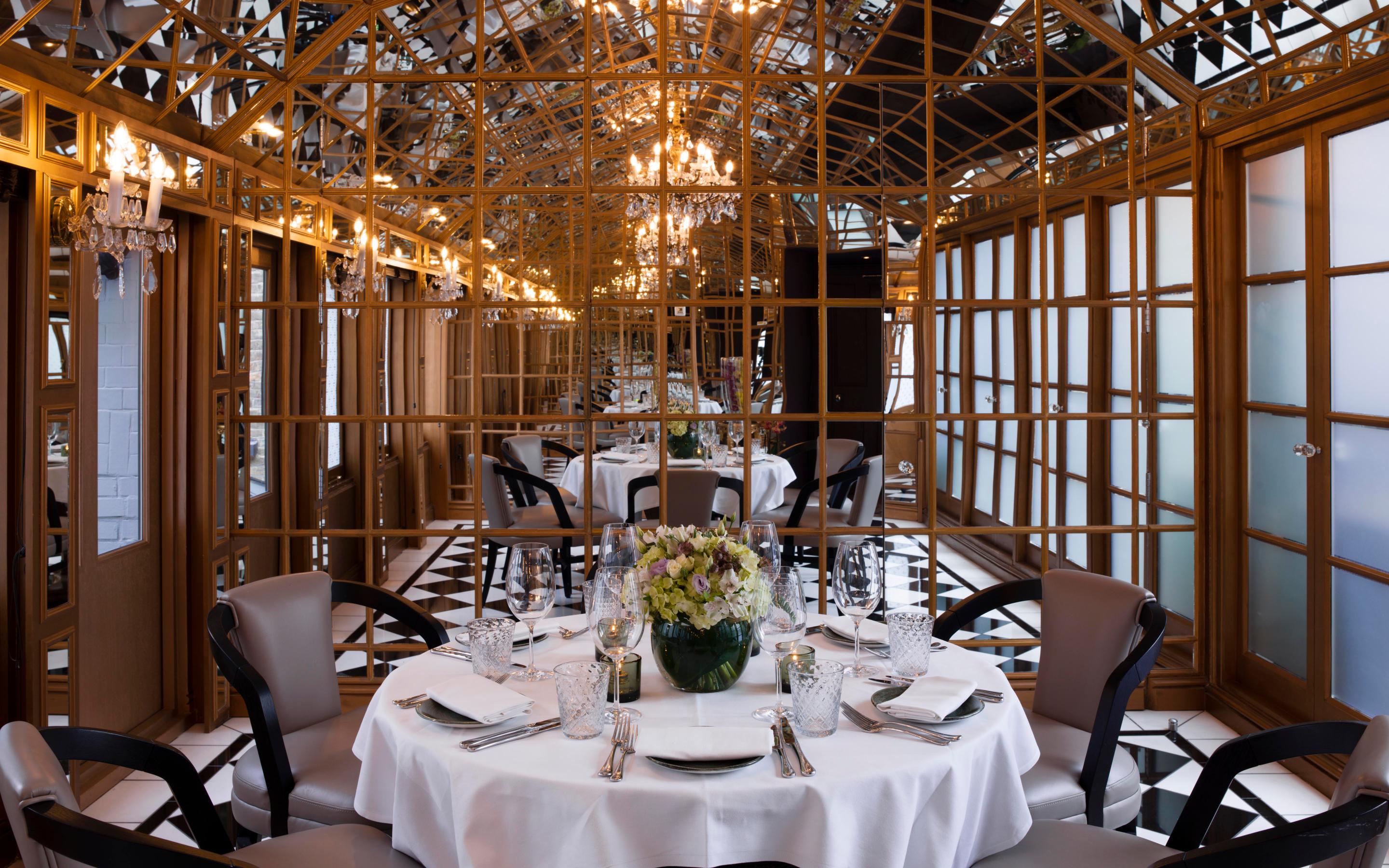 11 Cadogan Gardens - image 4