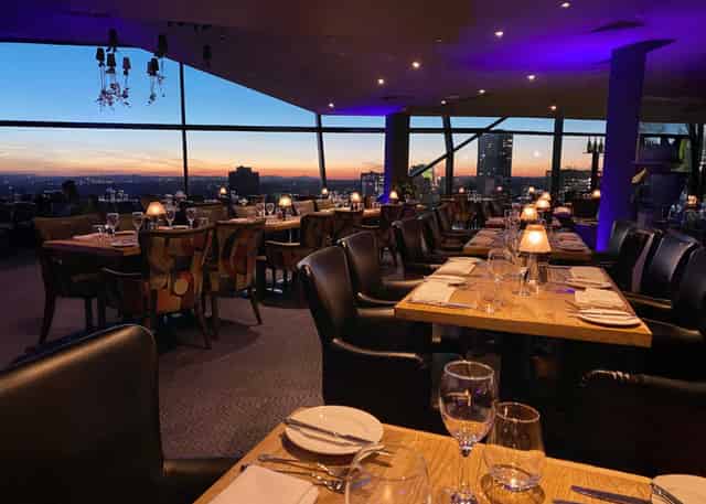 Restaurant-Style Room