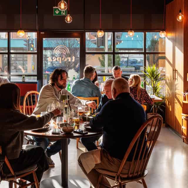 Restaurant-Style Room