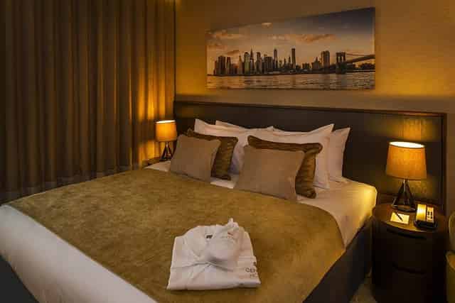 Rooms and Suites