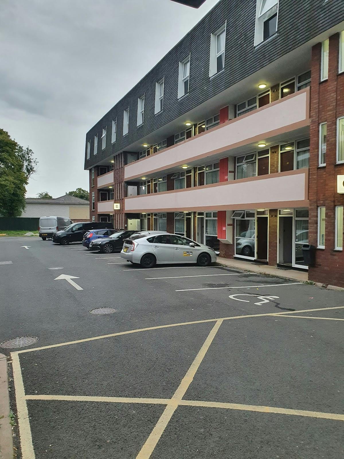 Apollo Hotel - >Michael Hardy</a>