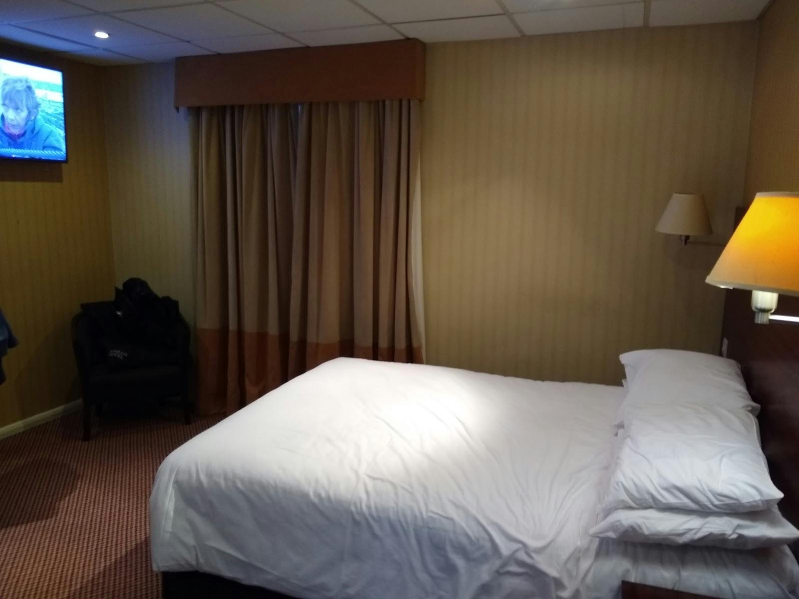 Apollo Hotel - >Tim &amp; Caz</a>