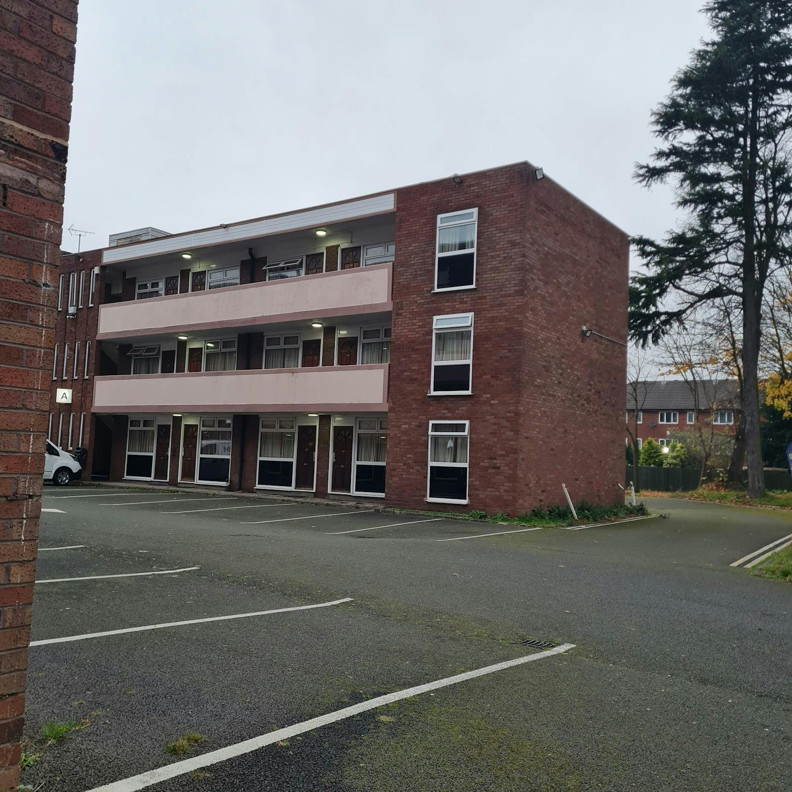 Apollo Hotel - >Kevin Holcombe</a>