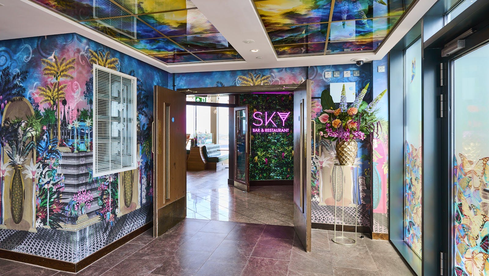 Sky Bar and Restaurant - Secret Garden - >Sky Bar &amp; Restaurant</a>