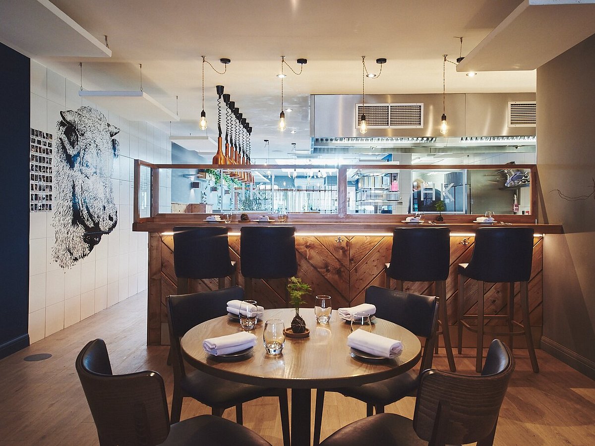 Opheem private dining room for intimate VIP breakout sessions and networking dinner events.