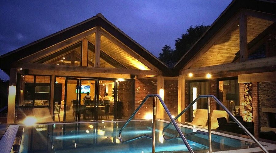 Moddershall Oaks - image 1