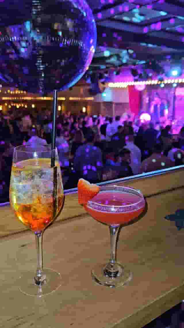 Live music bar