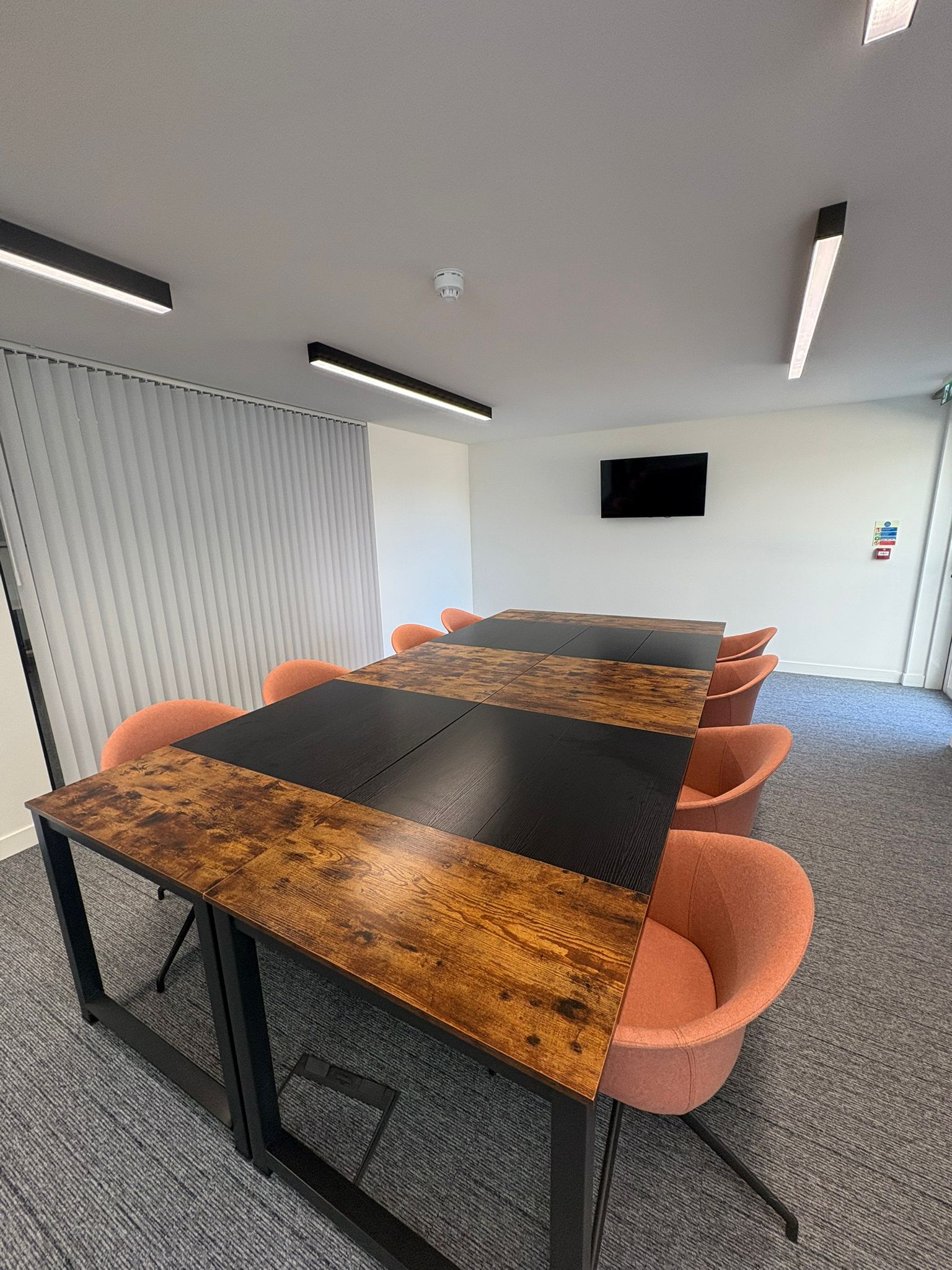 02. Board Room - 4bwisxsimgm.jpg