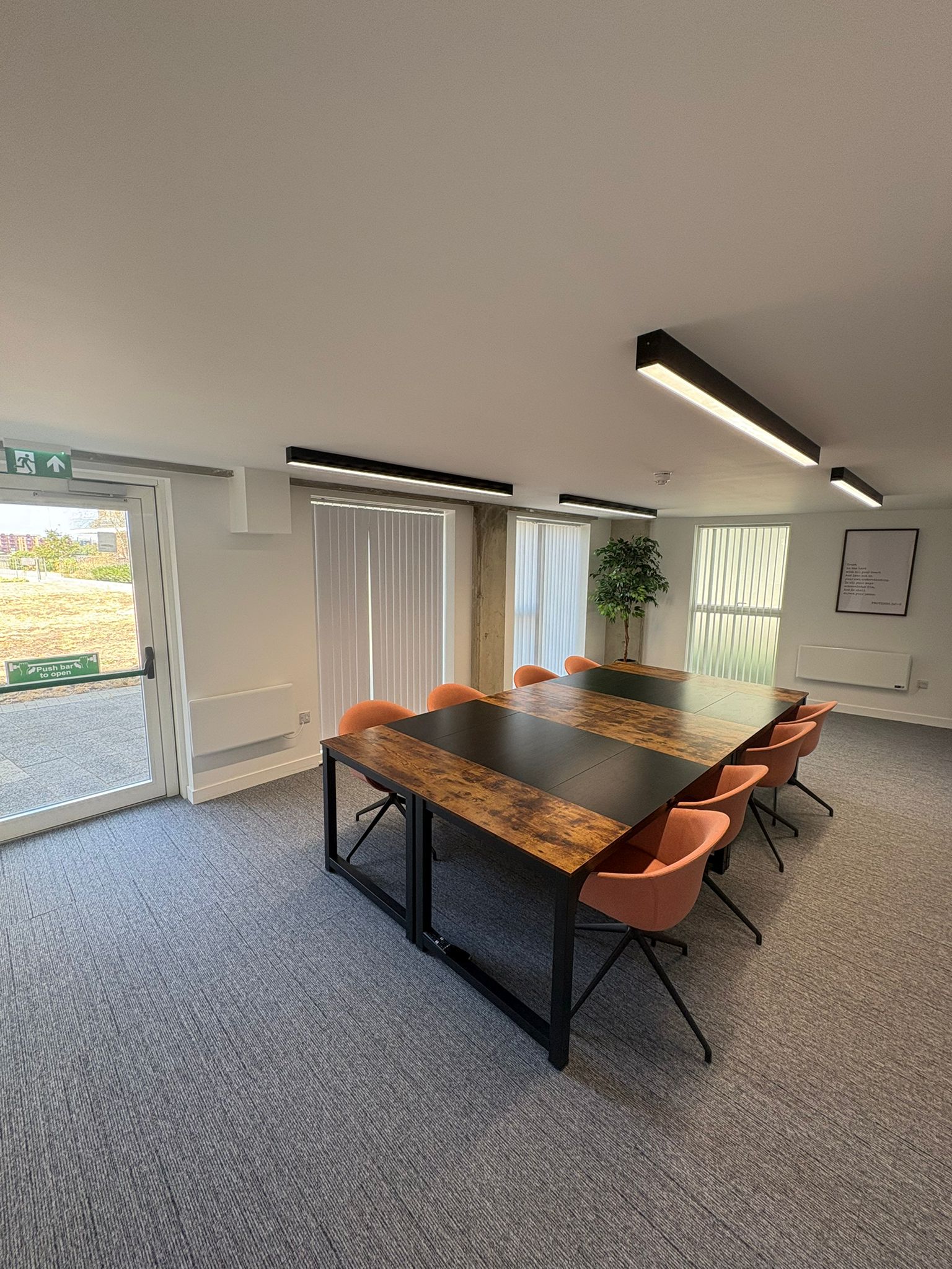 02. Board Room - igne2jwnd4z.jpg