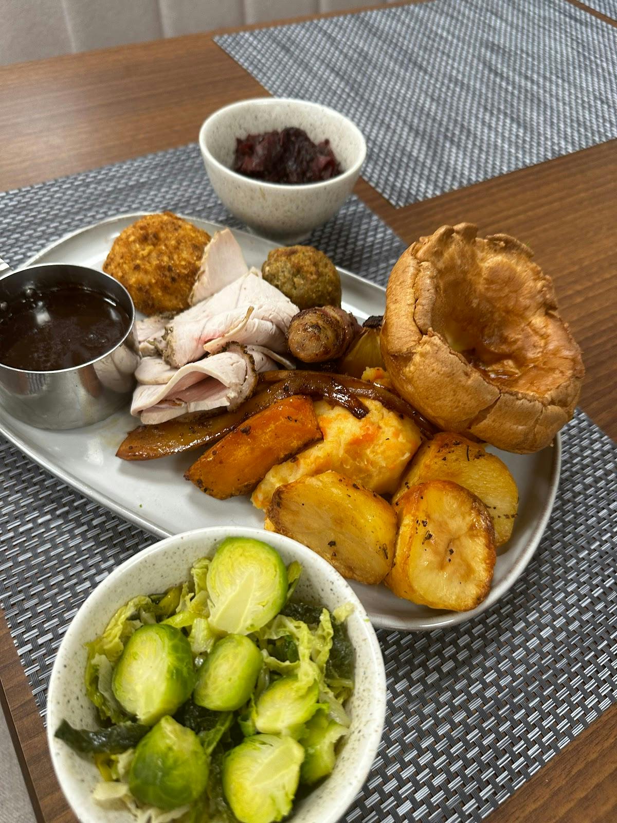 British Sunday roast at Bistro B31 restaurant, ideal for banquet catering and event dining.