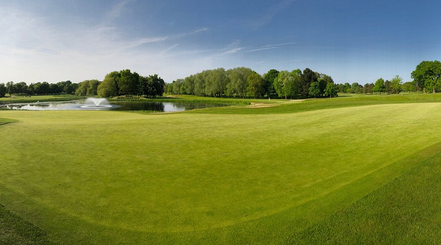 Lush golf course at The Belfry ideal for outdoor corporate events and team-building.
