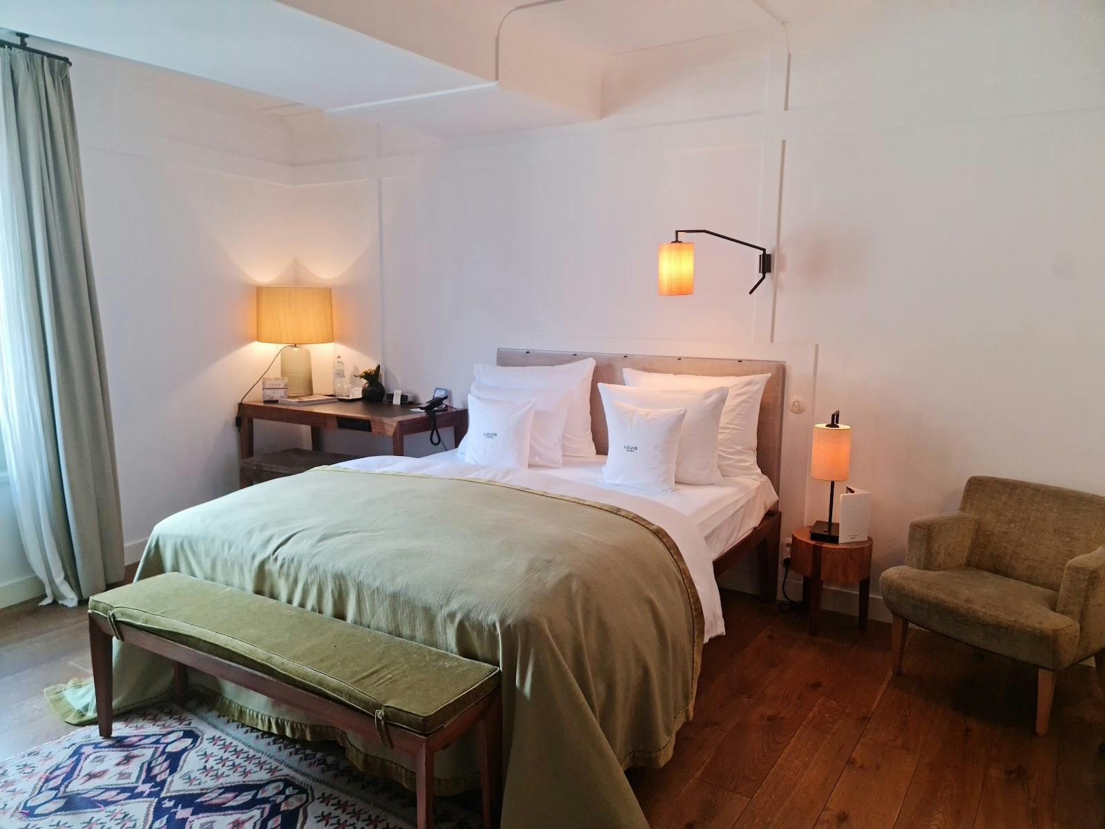 Boutique Courtyard Room at LOUIS Hotel: Sophisticated VIP accommodation for business travel.