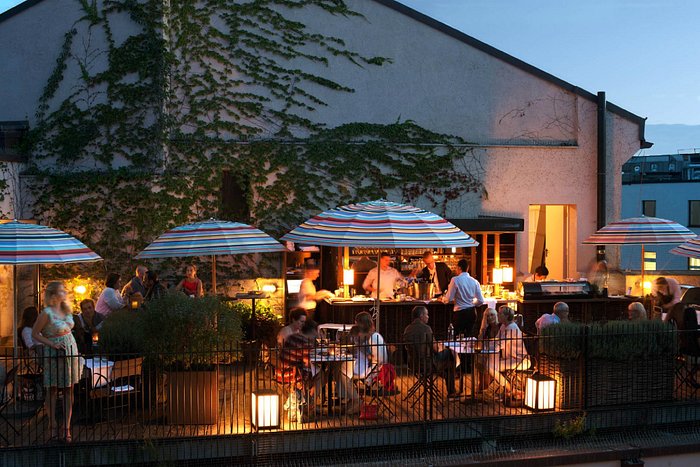 LOUIS Hotel Bar and Lounge: Pictures & Reviews -