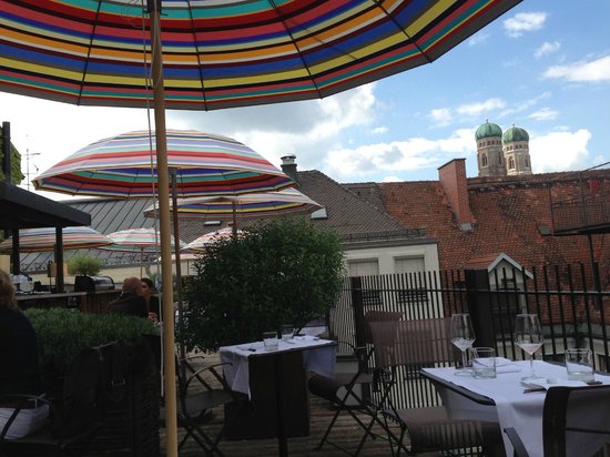 Rooftop terrace/bar at hotel – Bild von LOUIS Hotel, München -