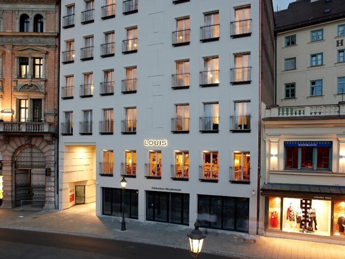 LOUIS Grillroom boutique hotel: sophisticated executive retreat venue for corporate events.