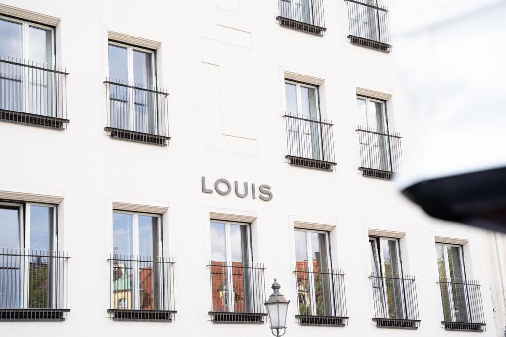 LOUIS Hotel - >LOUIS Hotel</a>