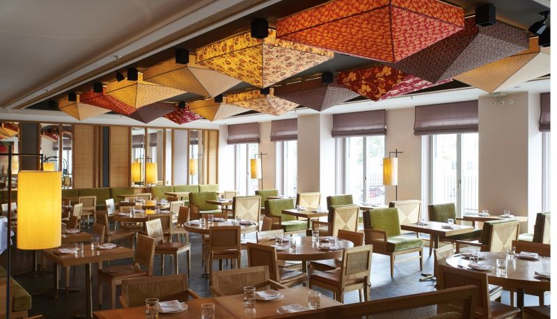 High-end LOUIS Hotel restaurant with acoustic lighting for corporate networking and breakouts.