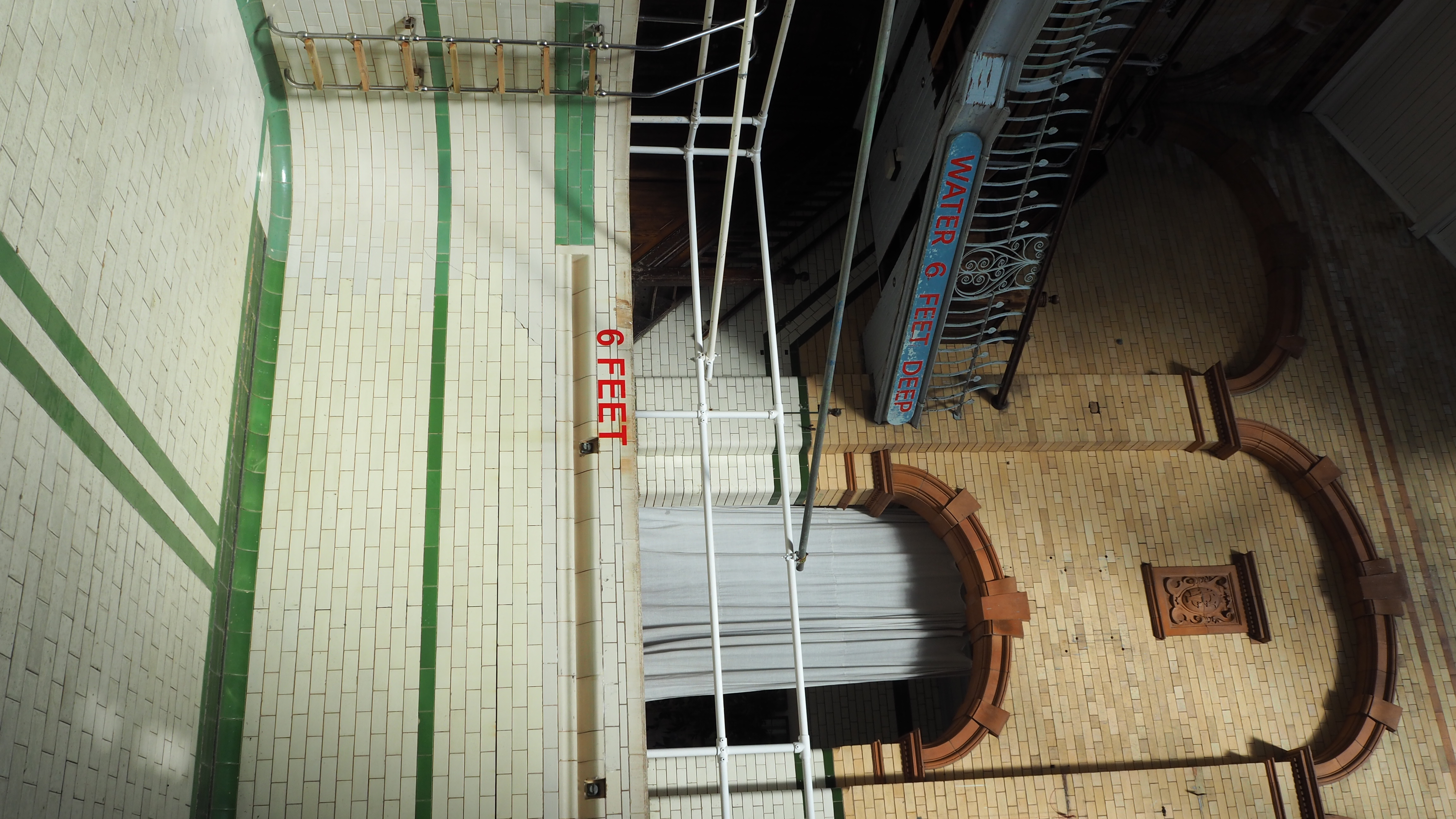 The Gala Pool - ctohuolmevc.JPG