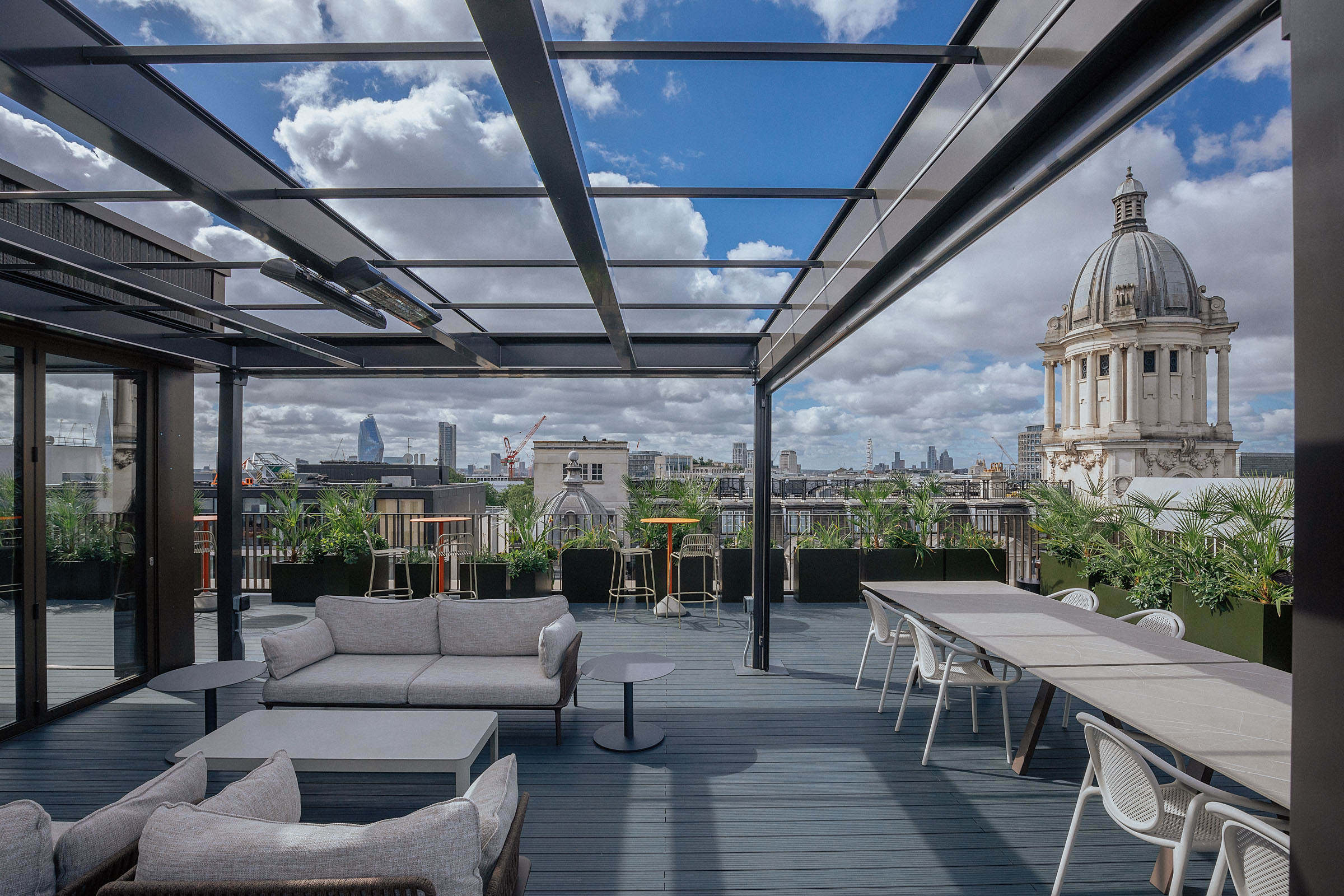 Sophisticated Central London rooftop venue with panoramic views for upscale events.