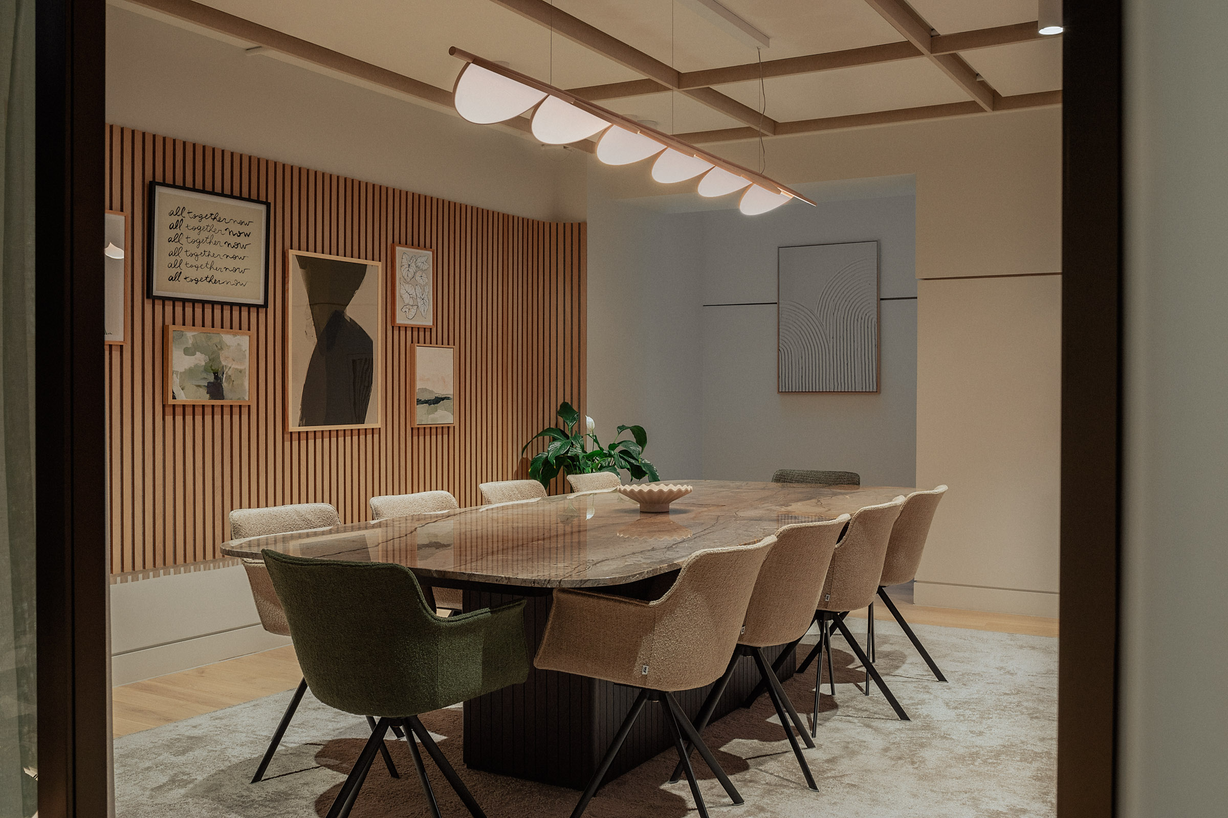 Modern meeting room with wood accents for creative corporate collaboration sessions.