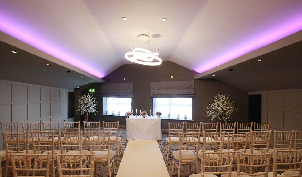 Red Hall Hotel, Bury: Hotel Reviews, Rooms & Prices | Hotels.com