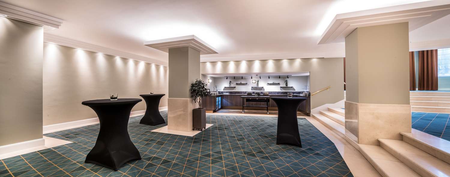 Elegant banquet hall in Hilton Brussels, perfect for networking events and receptions.